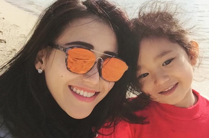 Pamer Foto Bilqis Bareng Dubes RI, Hahstag Ayu Ting Ting Bikin Gagal Paham