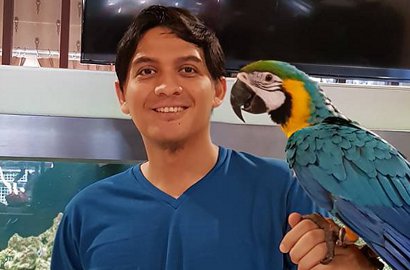 Kepergok Jalan Bareng Brondong, Lucky Hakim Pede Pamer Foto Cowok Ganteng