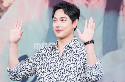 Resmi Masuk Wamil, Siwan Senyum Ceria Sambil Pamer Rambut Cepak