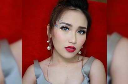Ayu Ting Ting Pakai Gaun Rumbai-Rumbai, Netter: Itu Tali Rafia?