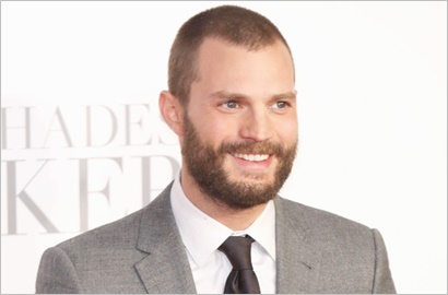 Tonjolan Besar di Celana Ketat Jamie Dornan 'Fifty Shades' Bikin Fans Berimajinasi Liar