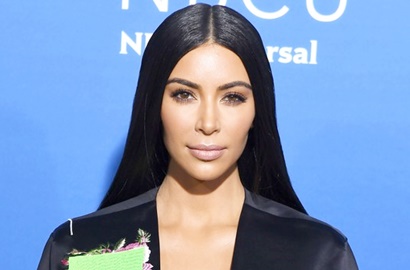 Hanya Berbalut Bra Nerawang, Penampilan Vulgar Kim Kardashian Bikin Kameramen Terjungkal