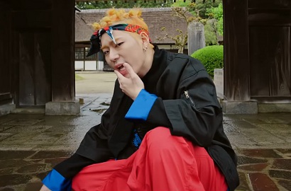 Bergaya Funky, Zico Resmi Tandai Comeback Solo Lewat MV 'Artist'