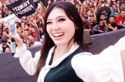Ditantang Fans Fanatik Ayu Ting Ting, Jawaban Via Vallen Bikin Netter Makin Ngefans