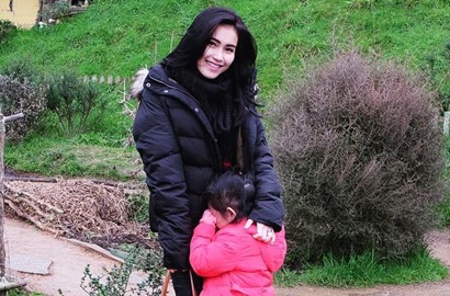 Ayu Ting Ting Ramai Dikabarkan Mundur dari 'Pesbukers', Asisten Isyaratkan Ada Masalah?