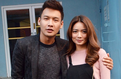 Beredar Undangan Nikah Fendy Chow-Stella Eks JKT48, Fans Bikin Hashtag Ini