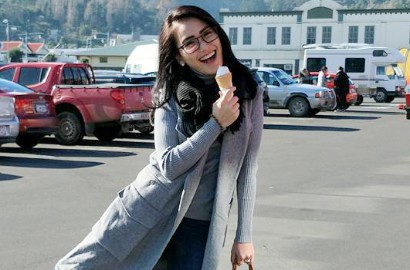 Pamer Foto Liburan dan Tulis 'Alone is Better', Ayu Ting Ting Stres Atau Cemburu Raffi-Nagita Mesra?