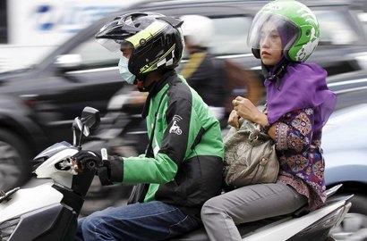 Nggak Cuma Drama Aja, 6 Kisah Kocak Ini Pernah Dialami Penumpang Ojek Online