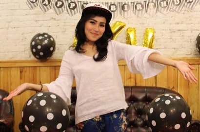 Umi Khalsum Promosi, Ayu Ting Ting Disebut Netter Punya Aura Mistis Hingga Salah Pasang Susuk
