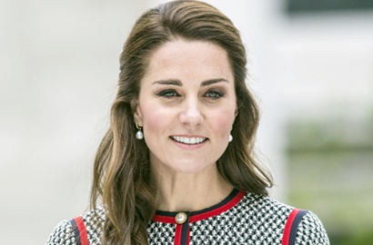 Pinjam Mahkota Putri Diana, Kate Middleton Umbar Belahan Dada dalam Balutan Gaun Cantik