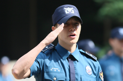 Disambut Eunhyuk dan Ratusan Fans, Donghae SuJu Resmi Keluar Wamil