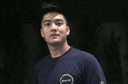 Anti Mainstream, Boy William Keringkan Rambut Pakai Vacuum Cleaner