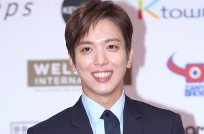 Dikawal Ketat, Begini Penampilan Yonghwa CN Blue Saat  Tiba di Jakarta
