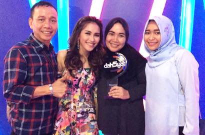 Ayah Rozak Tak Terima Ayu Ting Ting Diperlakukan Seperti Kambing, Netter Malah Bela Produser Otis