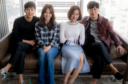 Kenang 2 Tahun 'DOTS', Produser Pamer Foto Bareng Song Joong Ki, Song Hye Kyo Hingga Kim Ji Won