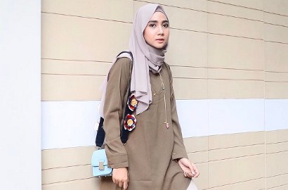 Bisa Dikreasikan dengan Apa Saja, 10 Padu Padan Tunik Ini Menutup Sempurna, Cocok Untuk Acara Kasual