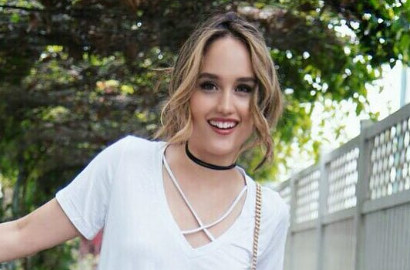 Syuting Film Hollywood, Cinta Laura Kecup Mesra Aktor 'Teen Wolf'