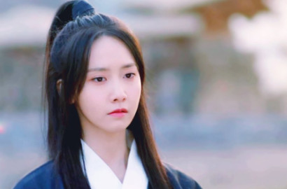 Yoona Duduk Ngangkang Bak Cowok Beneran di 'The King in Love', Masih Cantik?