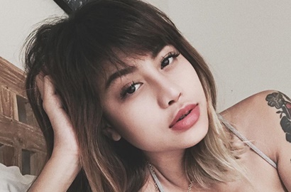 Tampil Seksi Hingga Ukuran Dada Awkarin Jadi Sorotan, Netter: Kok Kopong?