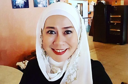 Berita dan Gosip tentang Dewi Yull. Tulisan Artikel mulai 