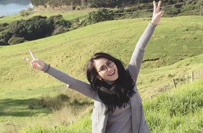 Ayah Rozak Bocorkan Ayu Ting Ting Memang Tak Betah di 'Pesbukers', Ini Alasannya