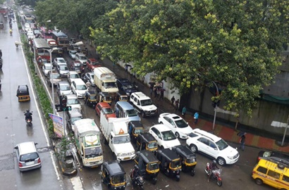 Hidup di Kota Besar Identik dengan Macet, Waspada! 4 Bahaya Ini Siap Ancam Kesehatanmu