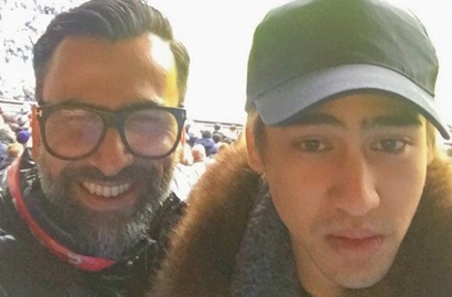 Dicekal Saat Akan ke Singapura, Beredar Foto Putra Jeremy Thomas di Atas Kursi Roda