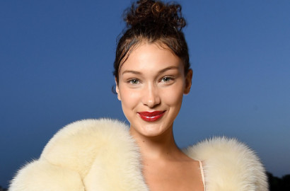 Gonta-Ganti Gaya Rambut, Penampilan Seksi Bella Hadid Tak Pakai Bra Bikin Gerah