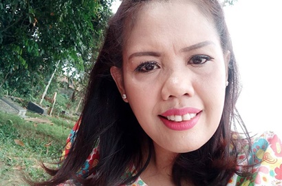 Tampil Centil Bagai Orang Kasmaran, Ely Sugigi Dicibir Sok Cantik dan Genit