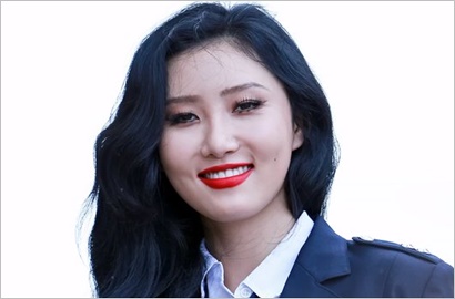 Hwasa Mamamoo Super Seksi Pakai Kostum Polisi, Ini Komentar Netter