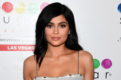 Bagian Intim Menonjol, Foto Seksi Kylie Jenner Digilai Jutaan Fans