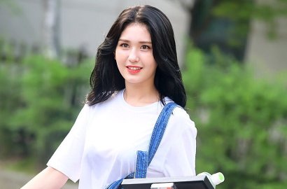 Dinilai Lolita, Netter Ngenes Ada Fans Nekat Beri Jeon Somi cs Dot Bayi