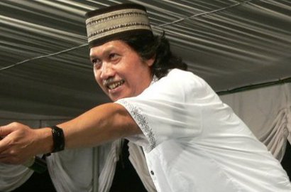 Heboh Pembubaran HTI dan Perppu Ormas, Cak Nun: Indonesia Ini Khilafah