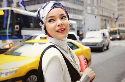 Diterpa Isu Hina Cadar, Dewi Sandra Diam-Diam Lakukan Hal Mulia Ini