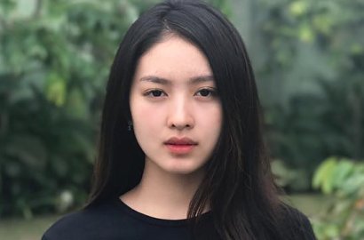 Bergaun Merah Tampil Bak Ratu, Kecantikan Natasha Wilona Bikin Pangling