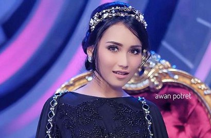 Sering Dicibir Pakai Baju 'Murah', Harga Jepit Rambut Ayu Ting Ting Bikin Syok