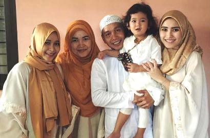 Ayah Ayu Ting Ting Dilaporkan ke Wali Kota Depok, Fans Yakin Pesanan Tiket Singapura HOAX