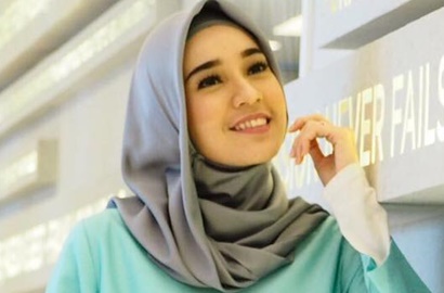 Pakai Gaun Ini, Dhini Aminarti Dipuji Cantik Bercahaya Bak Bidadari