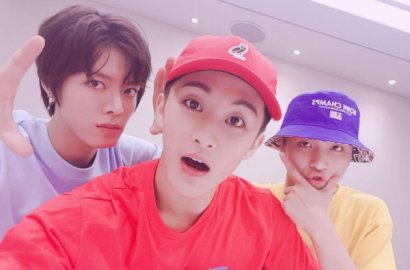 Yuta Cs Tiru Pose Red Velvet, Celana Mark Sobek Gara-Gara Foto Ngangkang?