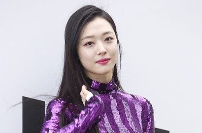 Siap Hiasi Sampul Majalah Playboy, Sulli Banjir Hujatan Netter