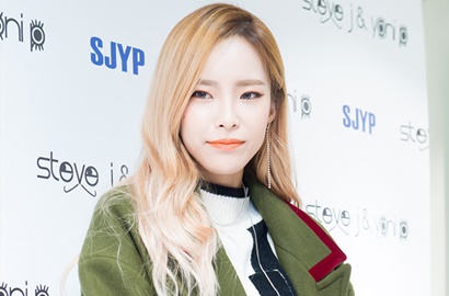 Seksi Umbar Perut, Heize Malah Diledek Foto Predebut Mirip Komedian