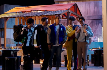 Mendadak Rilis MV 'Calling You' Versi Senyum, Highlight Disambut Histeris