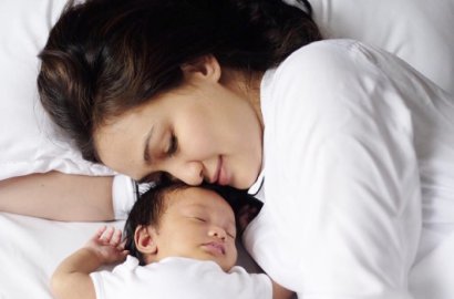 Belum Lakukan Hal Sepele Ini ke Anak, Atiqah Hasiholan Tuai Pro Kontra