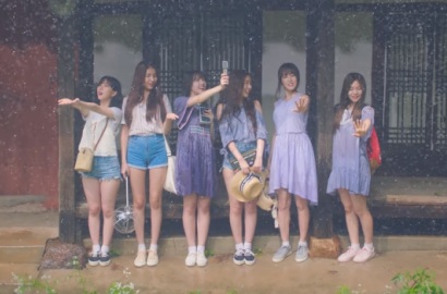 Cerianya G-Friend Nikmati Liburan Musim Panas di Teaser 'Love Whisper'