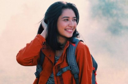 Cantik Ala Kendall Jenner, Mikha Tambayong Dituding Tak Pakai Baju Dalaman