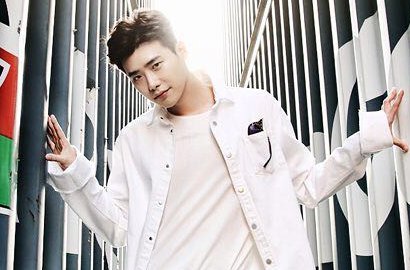 Unggah Foto Poster 'VIP', Senyum Sinis dan Akting Lee Jong Suk Tuai Pujian