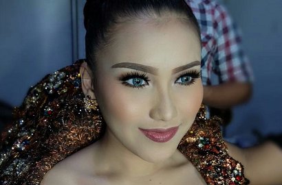 Fans Unggah Foto Ayu Ting Ting Hamil Besar dan Umi Khalsum Menangis, Cari Simpati?