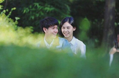 Serasa Drama Korea, Mesranya Iqbaal dan Vanesha di Foto Syuting 'Dilan'