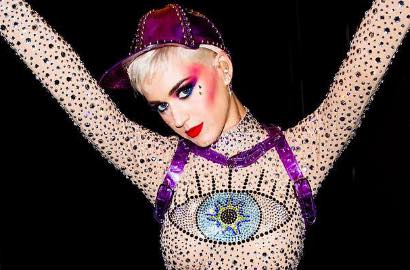 Jadi Pembawa Acara MTV VMA 2017, Katy Perry Meluncur ke Bulan