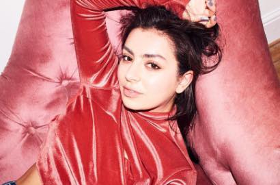 Tak Cukup Pajang Foto, Penyanyi Tenar Charli XCX Sebut G-Dragon Sebagai Musisi Favoritnya